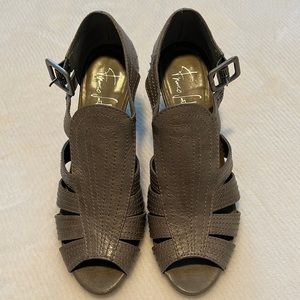 Franco Sarto Artist's Collection Gray Wedges